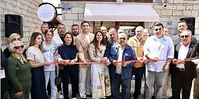 Alaçatı’da “Kitap Kafe” Hizmete Açıldı