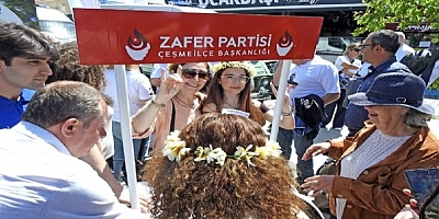 Alaçatı'da Ümit Özdağ için imza kampanyası