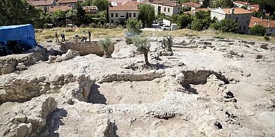 Alaçatı’daki Kaya Mezar, 1. Grup Kültür Varlığı Olarak Tescillendi