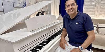 Alaçatı’nın Rüzgarı ve Taş Sokakları, Şarkıya Dönüştü