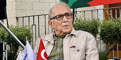 Ataol Behramoğlu Alaçatı’da Okurlarıyla Buluştu