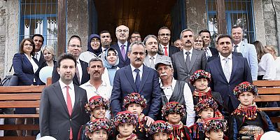 Bakan Özer'den İzmir'e müjde: “3 Yeni lise yolda”