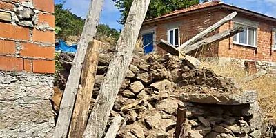 Balıkesir’de 4,9 Büyüklüğünde Deprem: İki Metruk Ev Çöktü