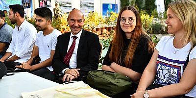 Başkan Soyer'den üniversiteli gençlere burs müjdesi