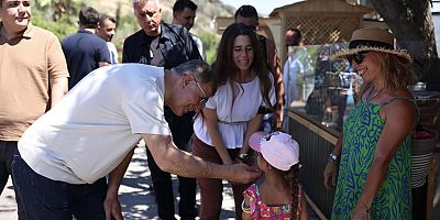 Başkan Tugay Çeşme’de Yangın Mağdurlarını Yalnız Bırakmadı