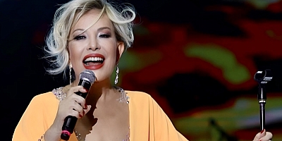 Başrolde Emel Sayın Çeşmelileri Mest Etti