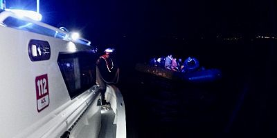 Çeşme açıklarında 20 düzensiz göçmen yakalandı