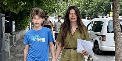 Çeşme Belediye Başkanı Lal Denizli, Yeğeni Mustafa Cem Burnaz’ı LGS’ye Götürdü