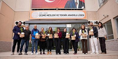 Çeşme Belediyesinden öğretmenlere anlamlı 24 Kasım hediyesi   