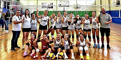 Çeşme Belediyespor Küçük Kızlar Voleybol Takımı Grup Lideri Oldu