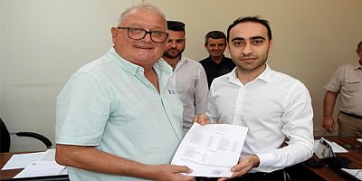 Çeşme CHP'de Sait Kavasoğullar mazbatasını aldı