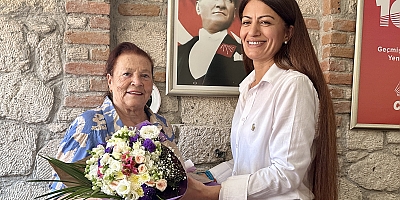 ÇEŞME CHP KADIN KOLLARI'NDA DEVİR TESLİM TÖRENİ 