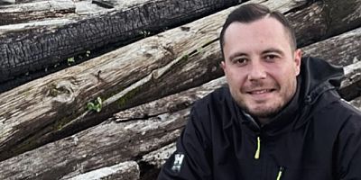 Çeşme Çiftlikköy’de Genç Motosikletiyle Denize Atladı