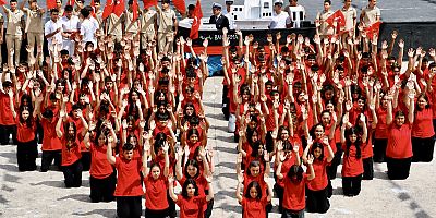 Çeşme’de 19 Mayıs Coşkusu  Kalpler vatan için attı…