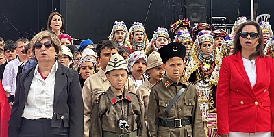 Çeşme’de 23 Nisan Coşkusu: 106. Yıl Gururla Kutlandı