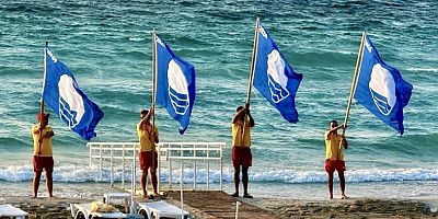 Çeşme’de 3 Halk Plajına Bir Kez Daha Mavi Bayrak