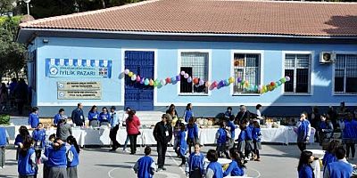 Çeşme'de 434 depremzede öğrencinin okul kaydı yapıldı 240 öğrenci okula devam ediyor…