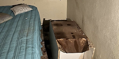 Çeşme'de bir eve düşen yıldırım zarara yol açtı