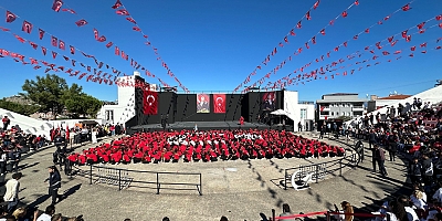 Çeşme’de Cumhuriyet’in 102. Yıl Dönümünde Coşkulu Kutlama 