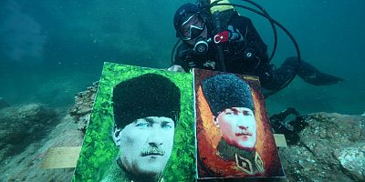 Çeşme’de Deniz Altında Cumhuriyet Coşkusu 