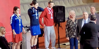 Çeşme’de düzenlenen “Uluslararası Elit Kadınlar Boks Turnuvası” sona erdi