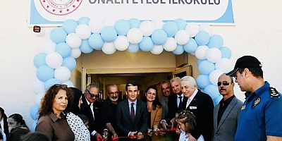 Çeşme’de İlköğretim Haftası Yenilenen 16 Eylül İlkokulu’nun Açılışıyla Kutlandı