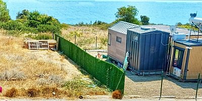 Çeşme’de Kim Koruyor Bu Kaçak Tiny House’çuyu?