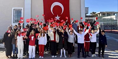Çeşme’de Okullarda İkinci Dönem “Bayrak Sevgisi” Temasıyla Başladı