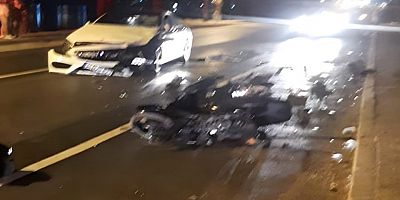 Çeşme’de otomobille motosikletle çarpıştı: 1 ölü