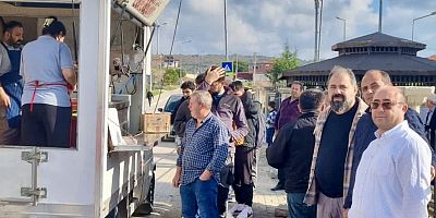 Çeşme’de Şehitlerimiz İçin Lokma Dağıtıldı!