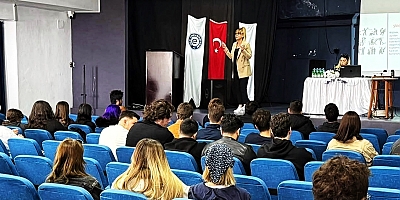 Çeşme’de Üniversite Öğrencilerine KADES ve Narkotik Eğitimi