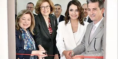 Çeşme’de Yaşar Eğitim ve Kültür Vakfı Anadolu Lisesi’ne Modern Kütüphane Kazandırıldı