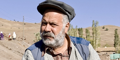 Çeşme’de yaşayan usta oyuncu Ali Tutal hayatını kaybetti