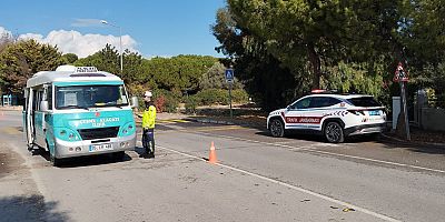 Çeşme’de Yaya Geçidi Denetimleri: 5 Araca Ceza Kesildi!