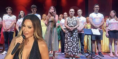 Çeşme’deki Despina Vandi Konserinde Atatürk Posteri ve Türk Bayrağı Krizi