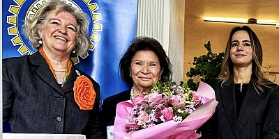 Çeşme Hastane Gönüllülerine MargaretteGoldingAward Ödülü