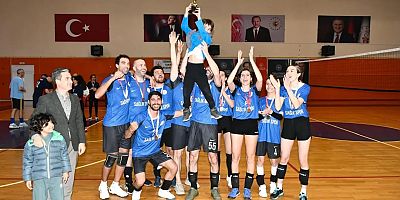 Çeşme Kaymakamlığı Voleybol Turnuvası Şampiyonu Sağlık Spor Oldu