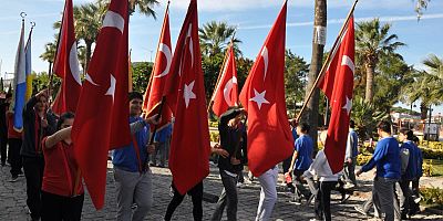 Çeşme Sokaklarında Cumhuriyet Coşkusu Yankılandı 