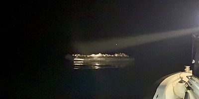 ÇEŞME VE URLA AÇIKLARINDA 55 DÜZENSİZ GÖÇMEN, 4 KAÇAKÇI ŞÜPHELİSİ YAKALANDI