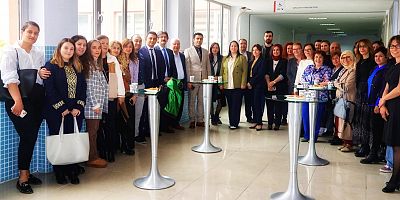 Çeşmeli Avukatlar 5 Nisan’ı Adliyede Kutladı