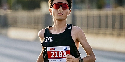 Çeşmeli Sporcu Kaan Miyazaki Öztürk’ten İzmir Yarı Maratonu’nda büyük başarı