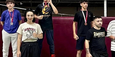 Çeşmeli sporculardan Muay Thai’de büyük başarı