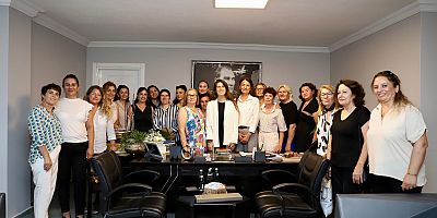 CHP Çeşme Kadın Kolları, Başkan Lal Denizli’yi Ziyaret Etti