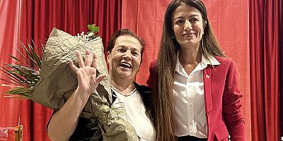 CHP Çeşme Kadın Kolları’nda Bayrağı Derya Atalan Devraldı