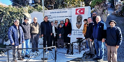 CHP Çeşme Kadın Kolları Zübeyde Hanım’ı Kırmızı Güllerle Andı