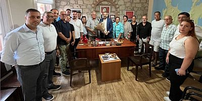 CHP İl Başkanı Aslanoğlu Çeşme CHP'yi  ziyaret etti