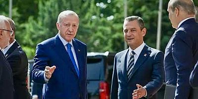 Cumhurbaşkanı Erdoğan’dan Özgür Özel’e;  “Bir kifayetsize rozet taktı.”
