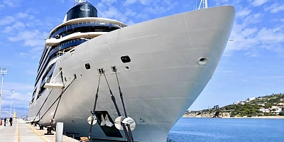 Denizlerin Devi “Four Seasons Yacht” Çeşme’de