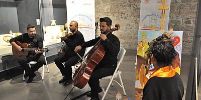 “Hayatın Anlamı Kitap” Bir Kez Daha Tarihi İzmir Kültür Sanat Fabrikası’nda