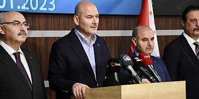  İçişleri Bakanı Süleyman Soylu, İzmir’de gerçekleşen ’Kökünü Kurutma Operasyonu’ hakkında açıklama yaptı.